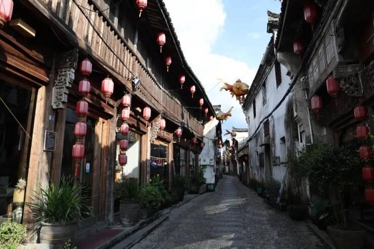 跳动的旋转球